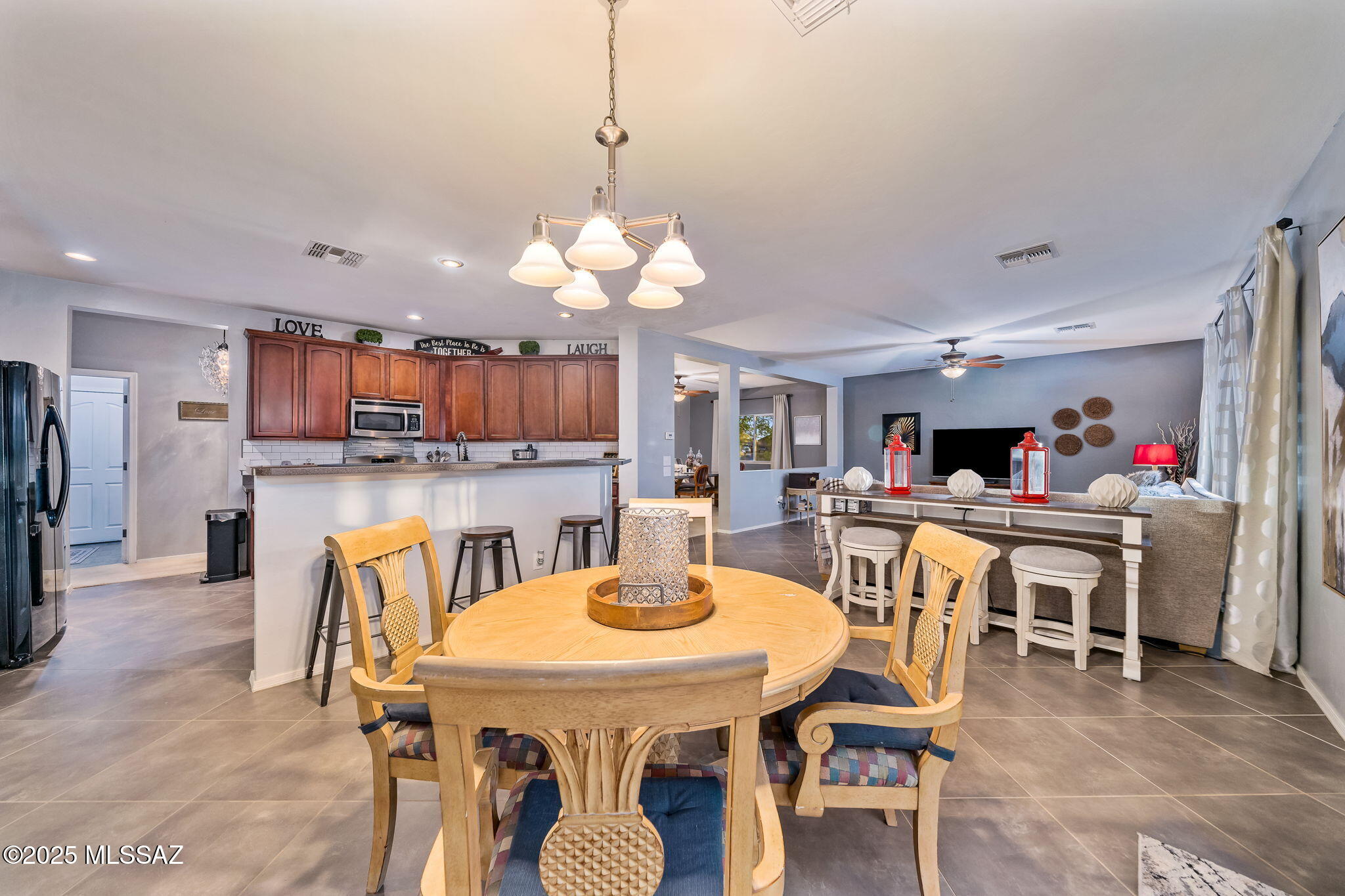 643 W Charles L McKay Street