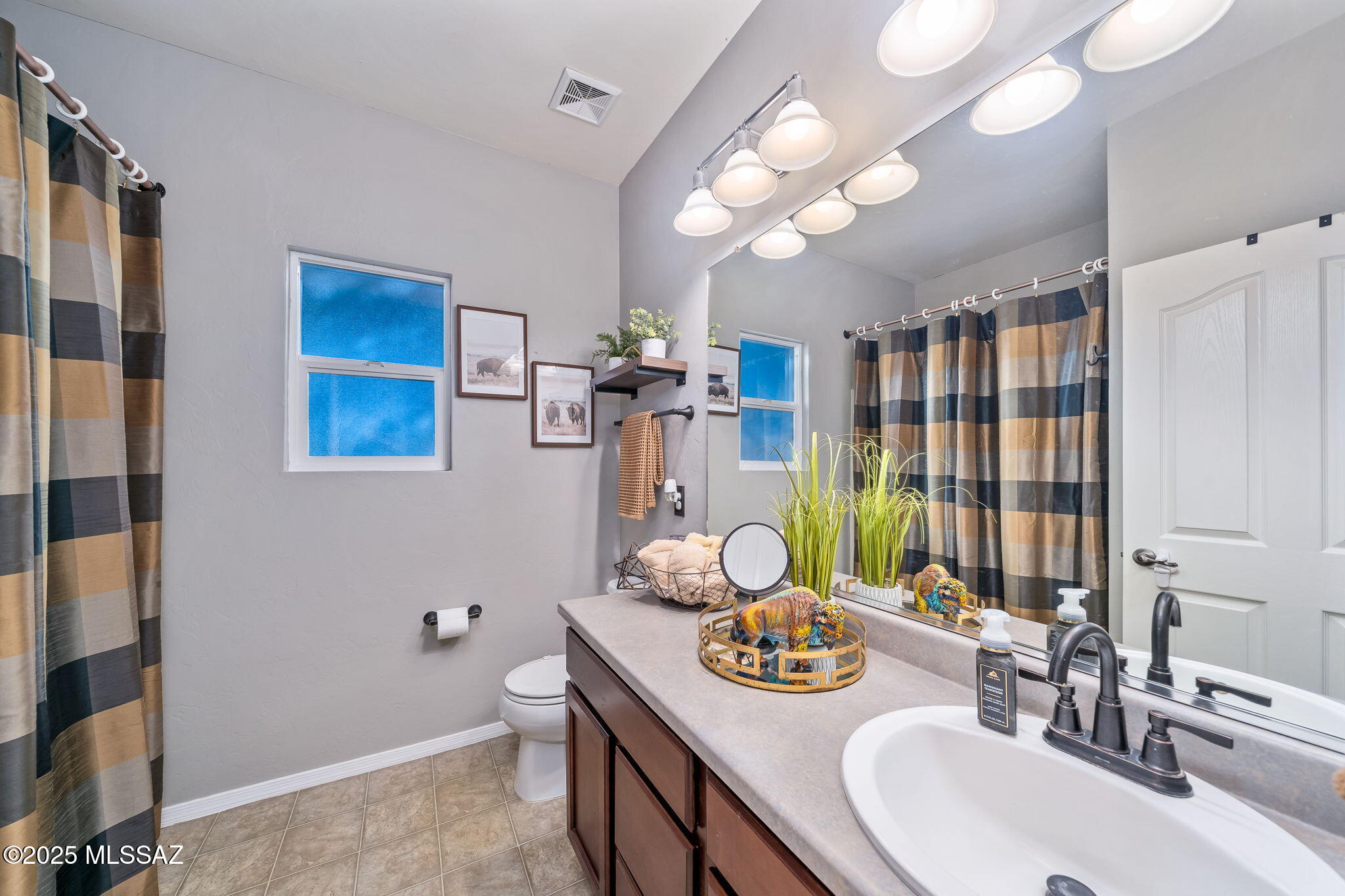 643 W Charles L McKay Street