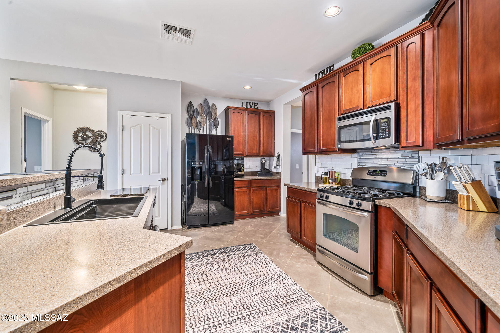 643 W Charles L McKay Street