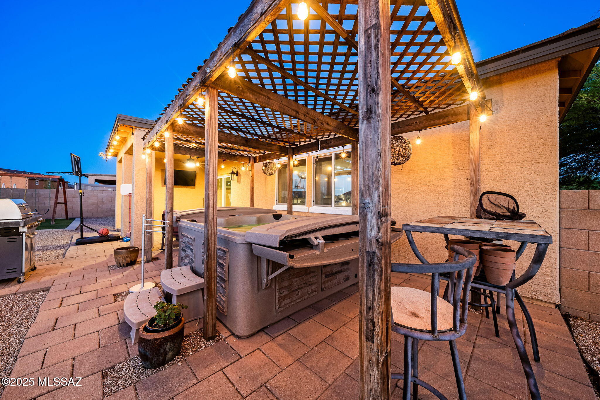 643 W Charles L McKay Street