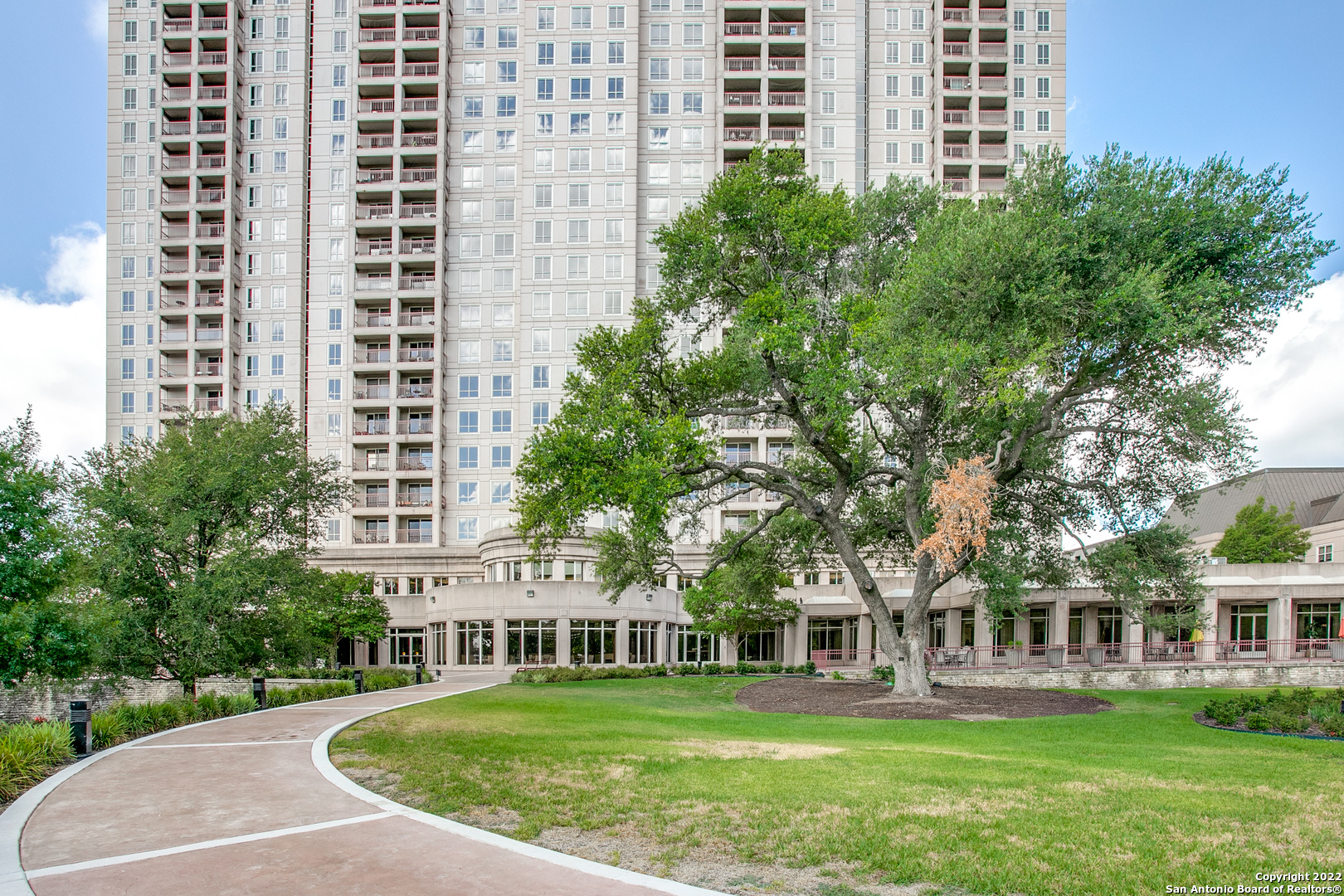 1 TOWERS PARK LN Unit: 1203