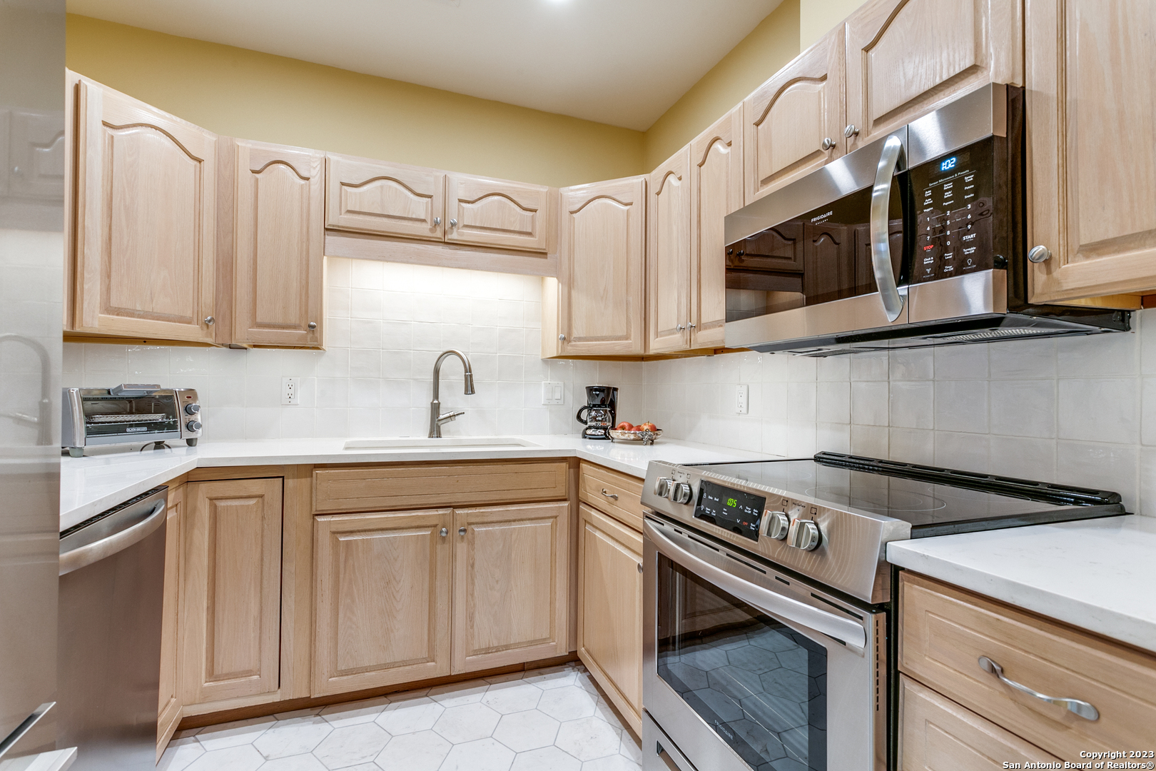 1 TOWERS PARK LN Unit: 1203