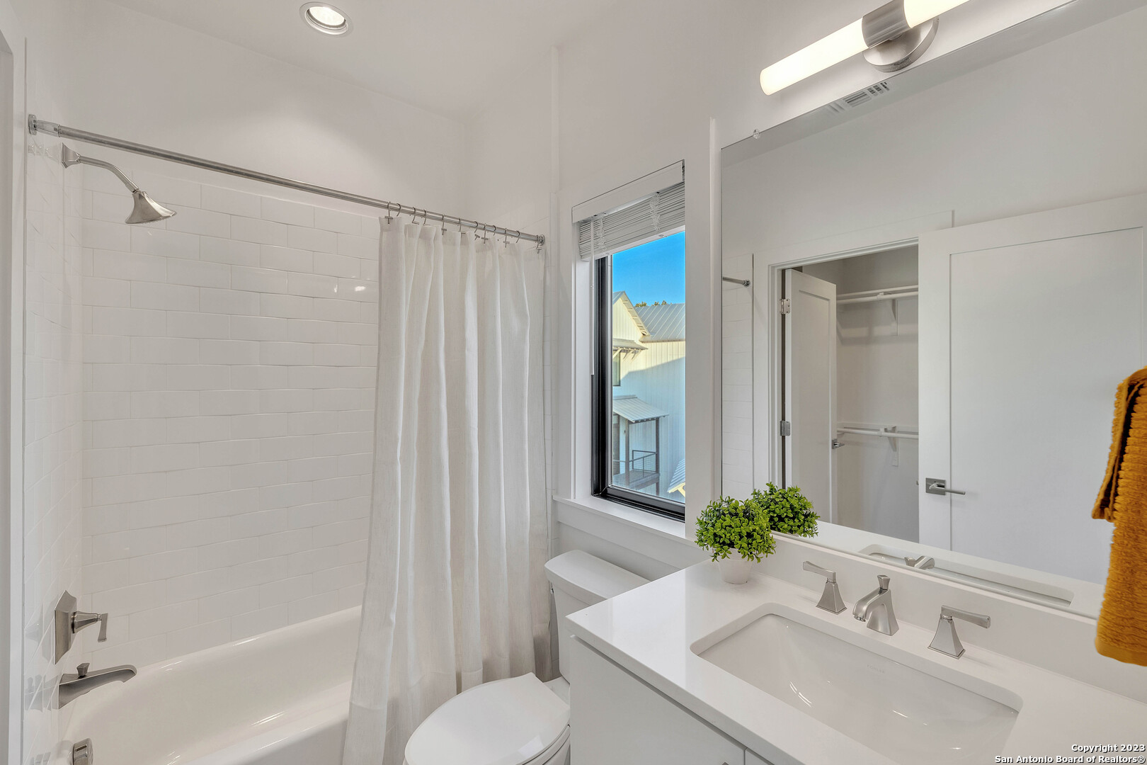 1226 S Presa St Unit: 107