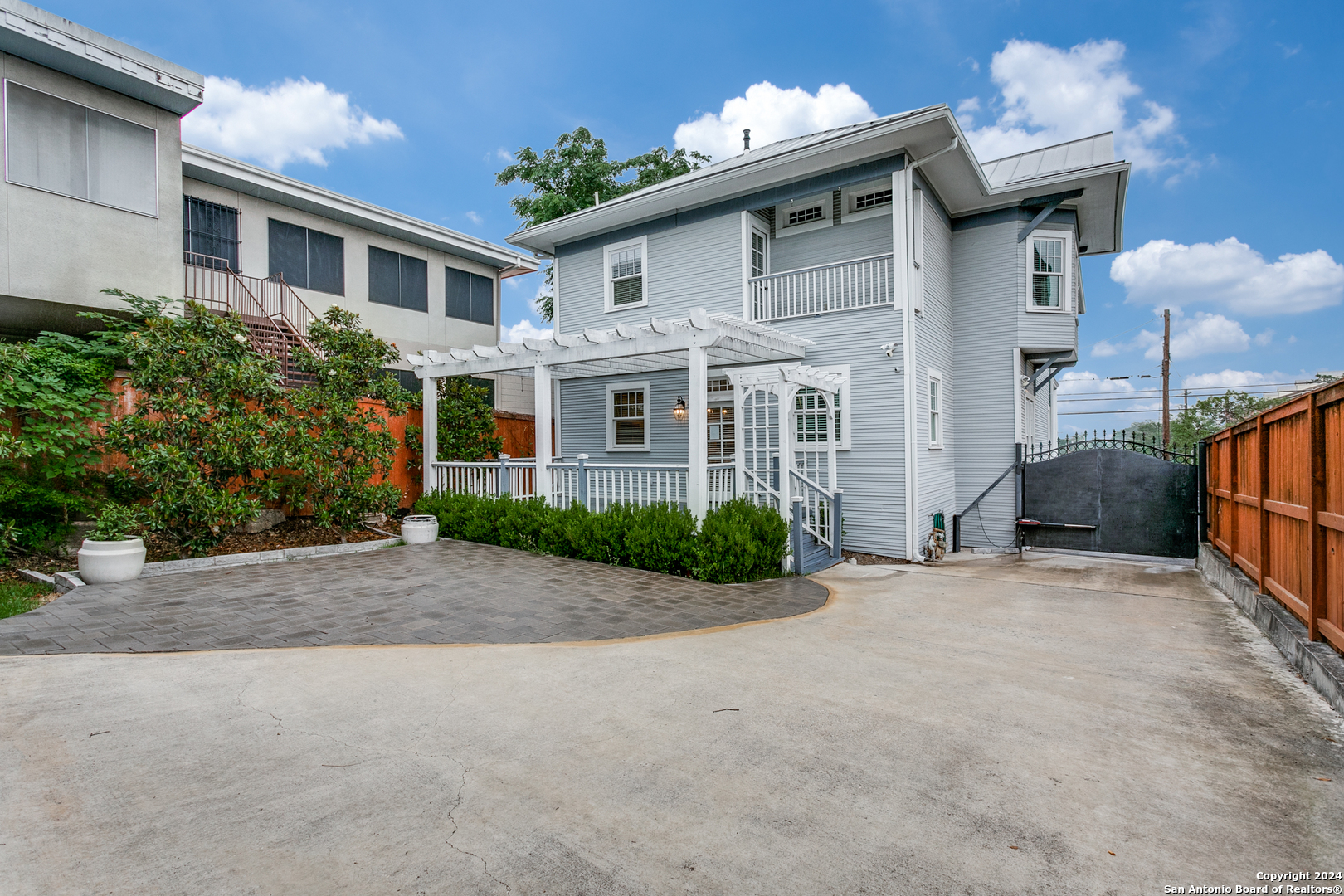 2509 McCullough Ave