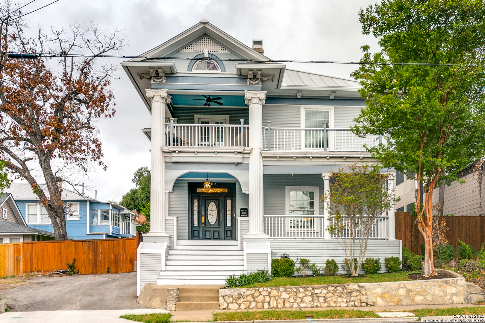 2509 McCullough Ave