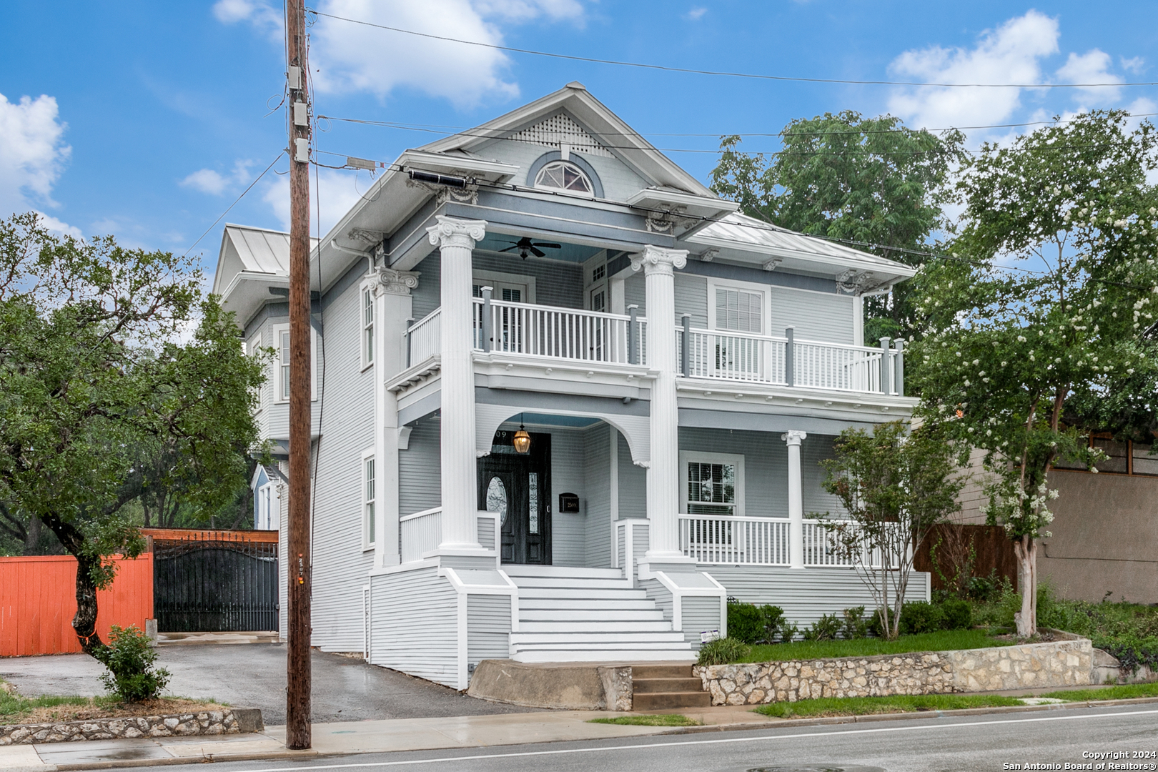 2509 McCullough Ave