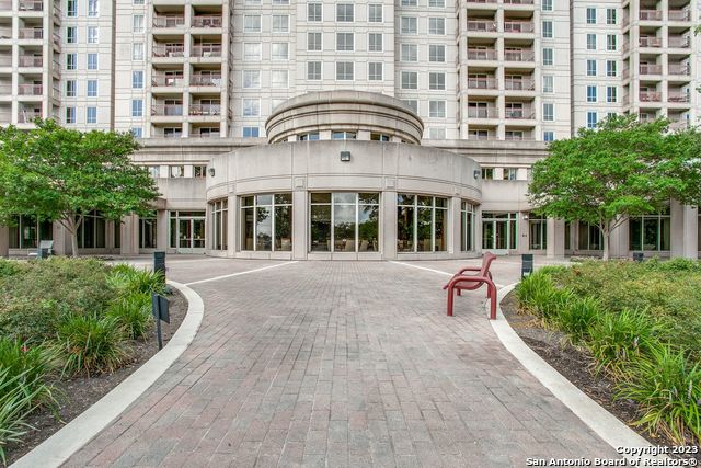 1 Towers Park Ln Unit: 1004