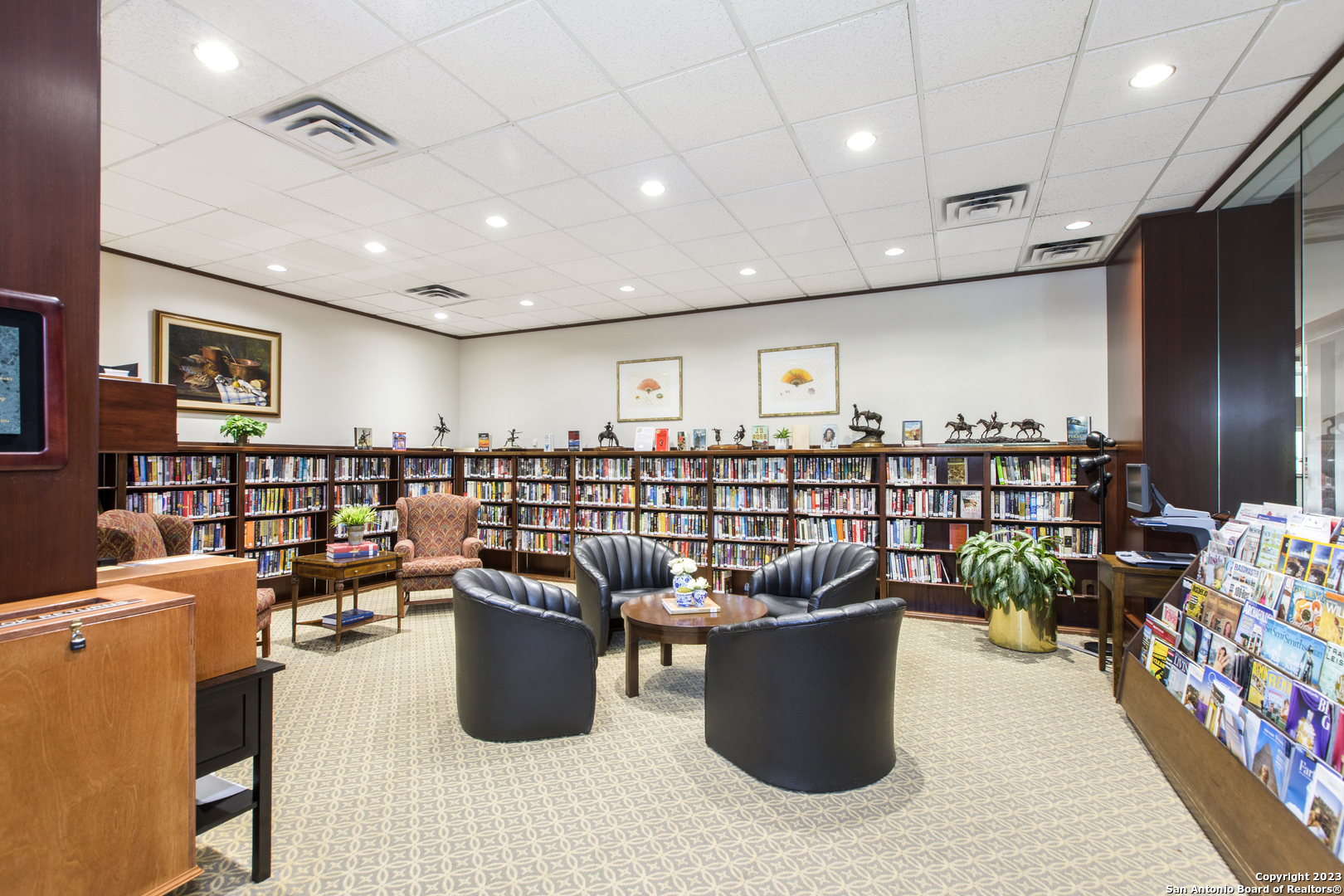 1 Towers Park Ln Unit: 1004