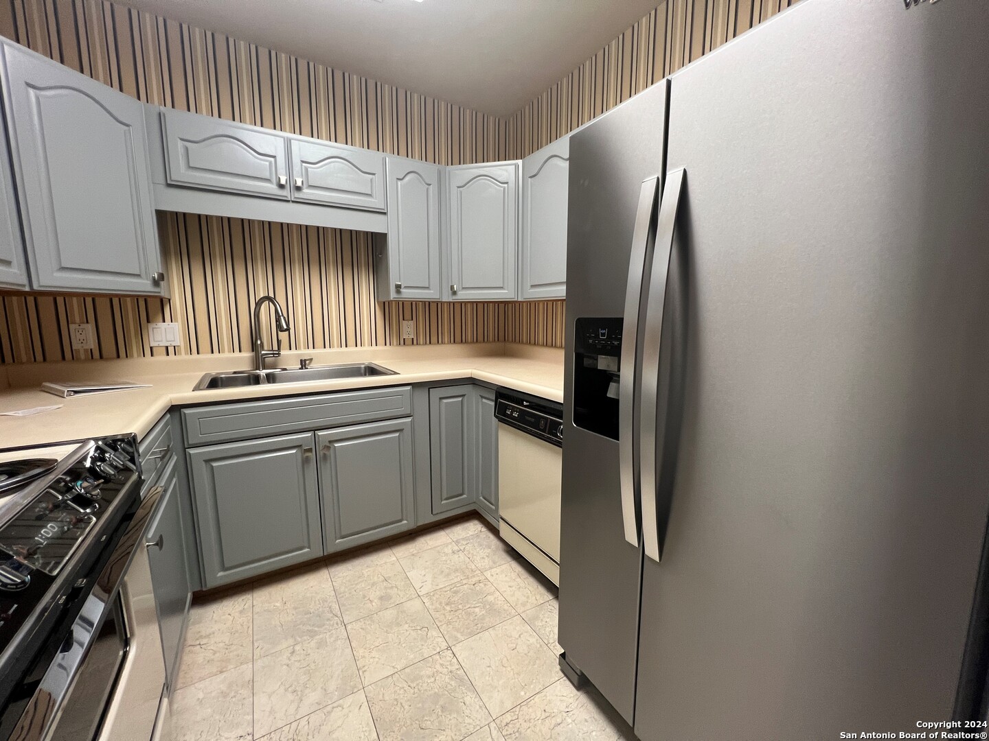 1 Towers Park Ln Unit: 1004