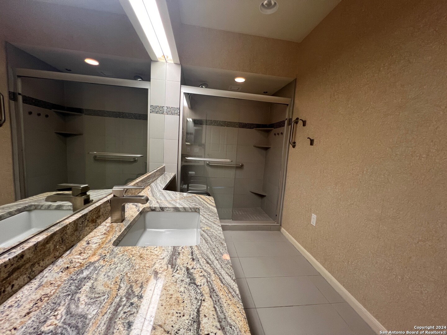 1 Towers Park Ln Unit: 1004