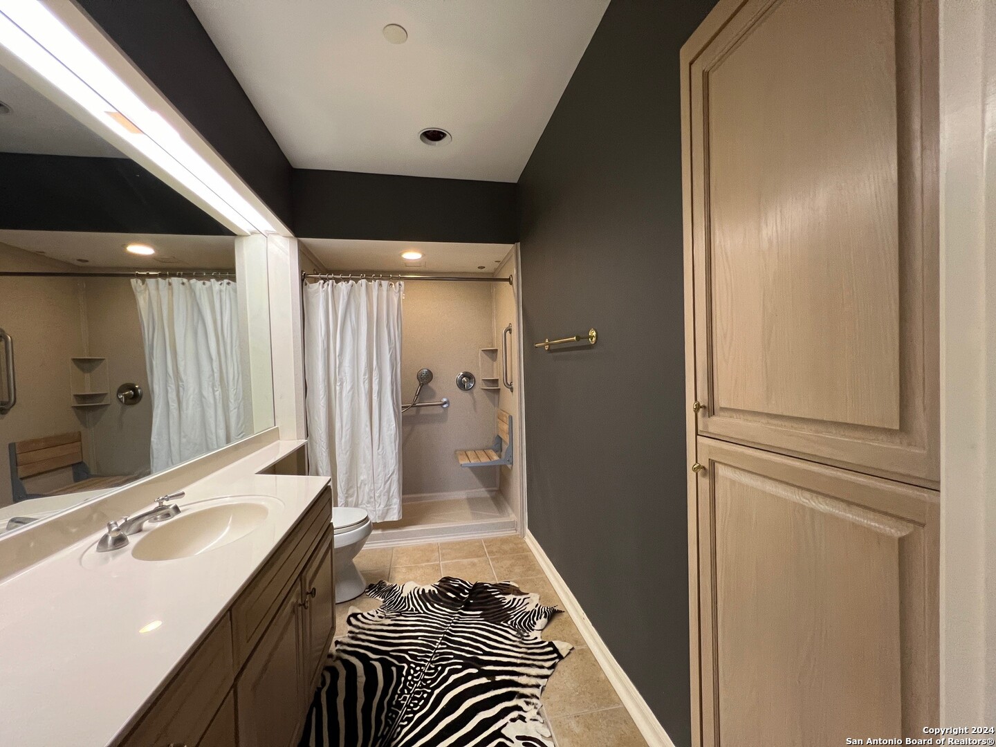 1 Towers Park Ln Unit: 1104