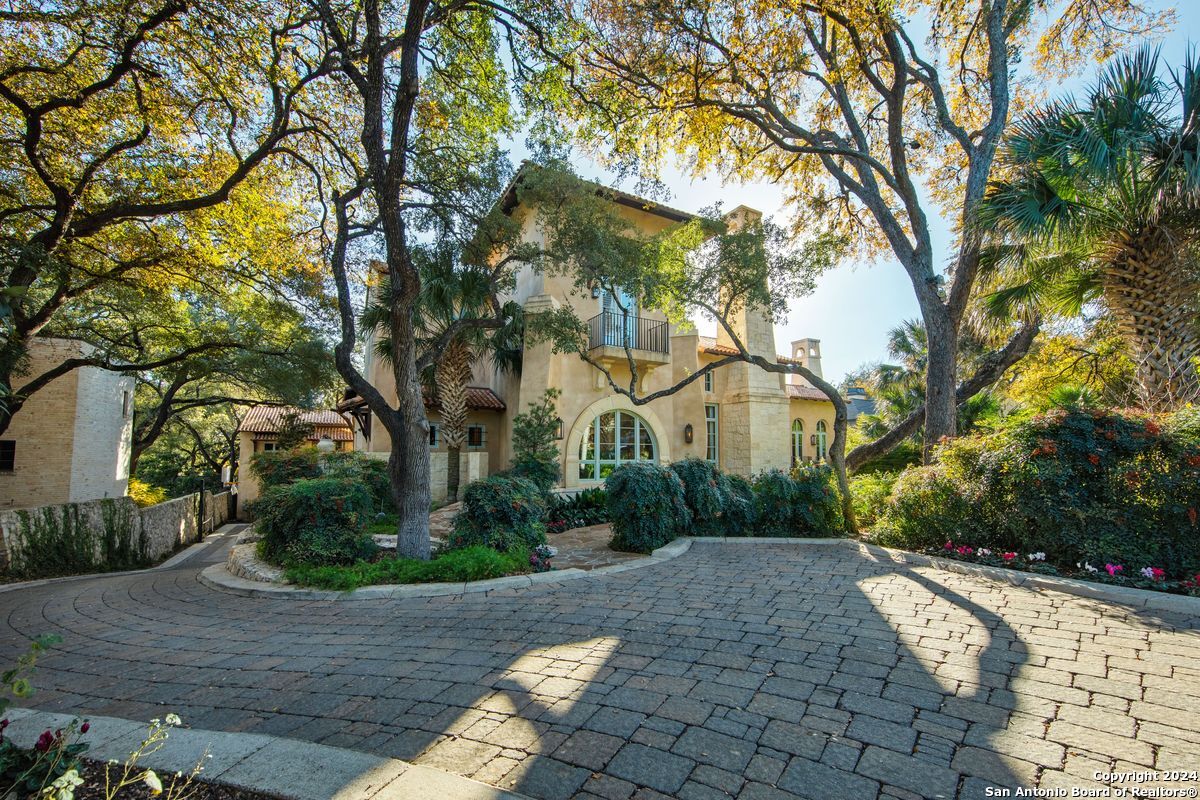 734 College Blvd