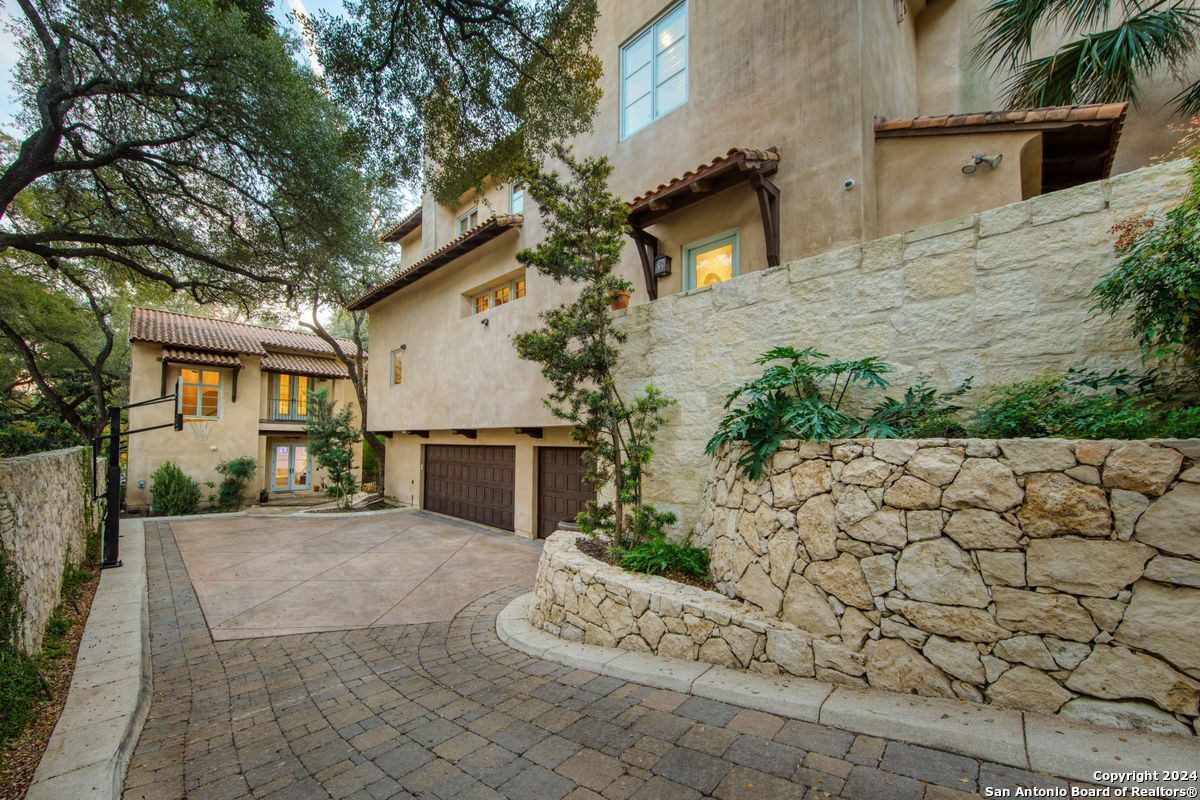 734 College Blvd