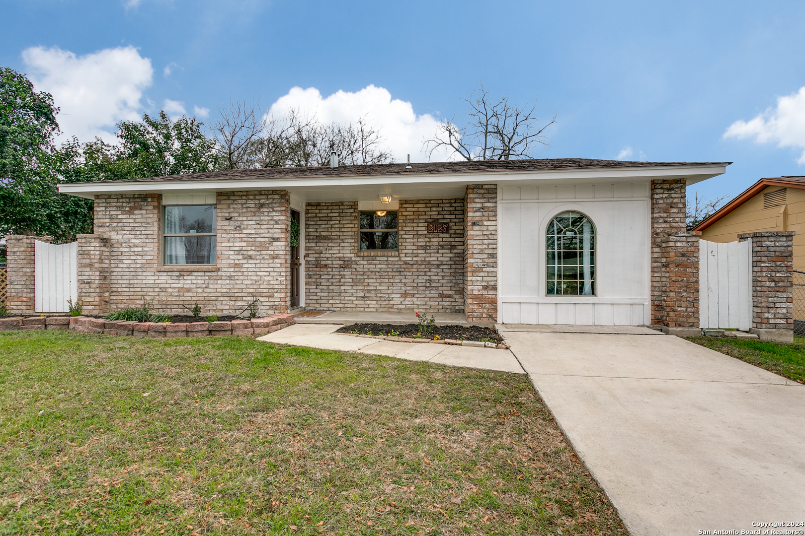 2127 Jim Bowie St