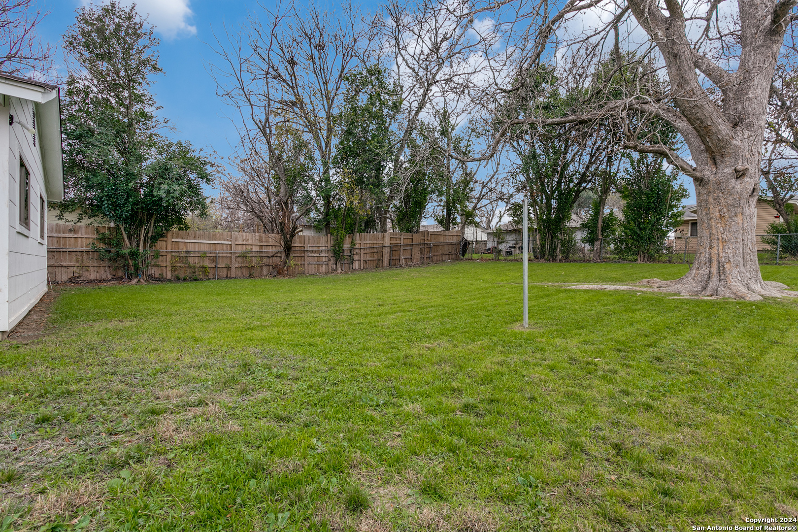 2127 Jim Bowie St