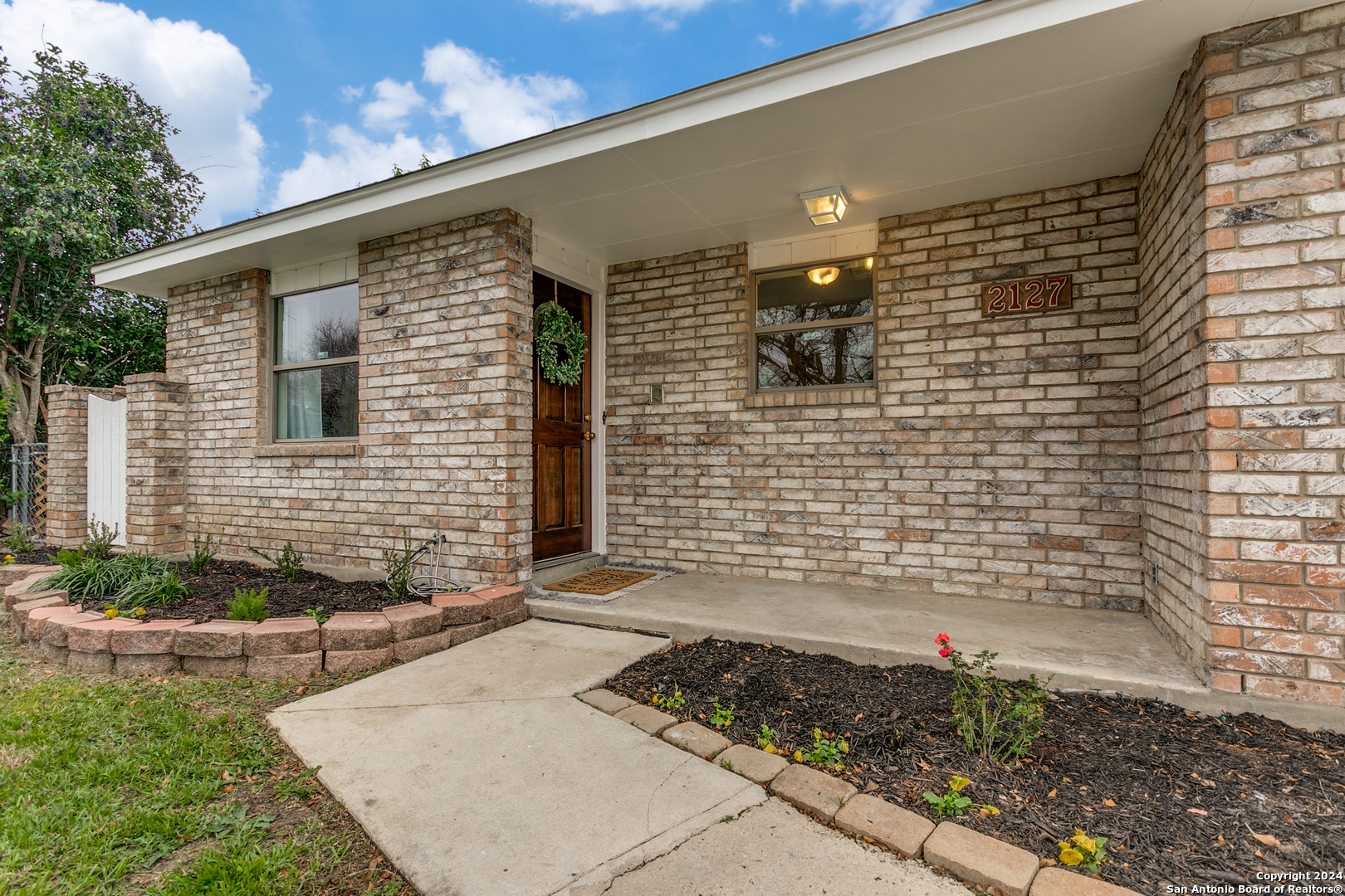 2127 Jim Bowie St