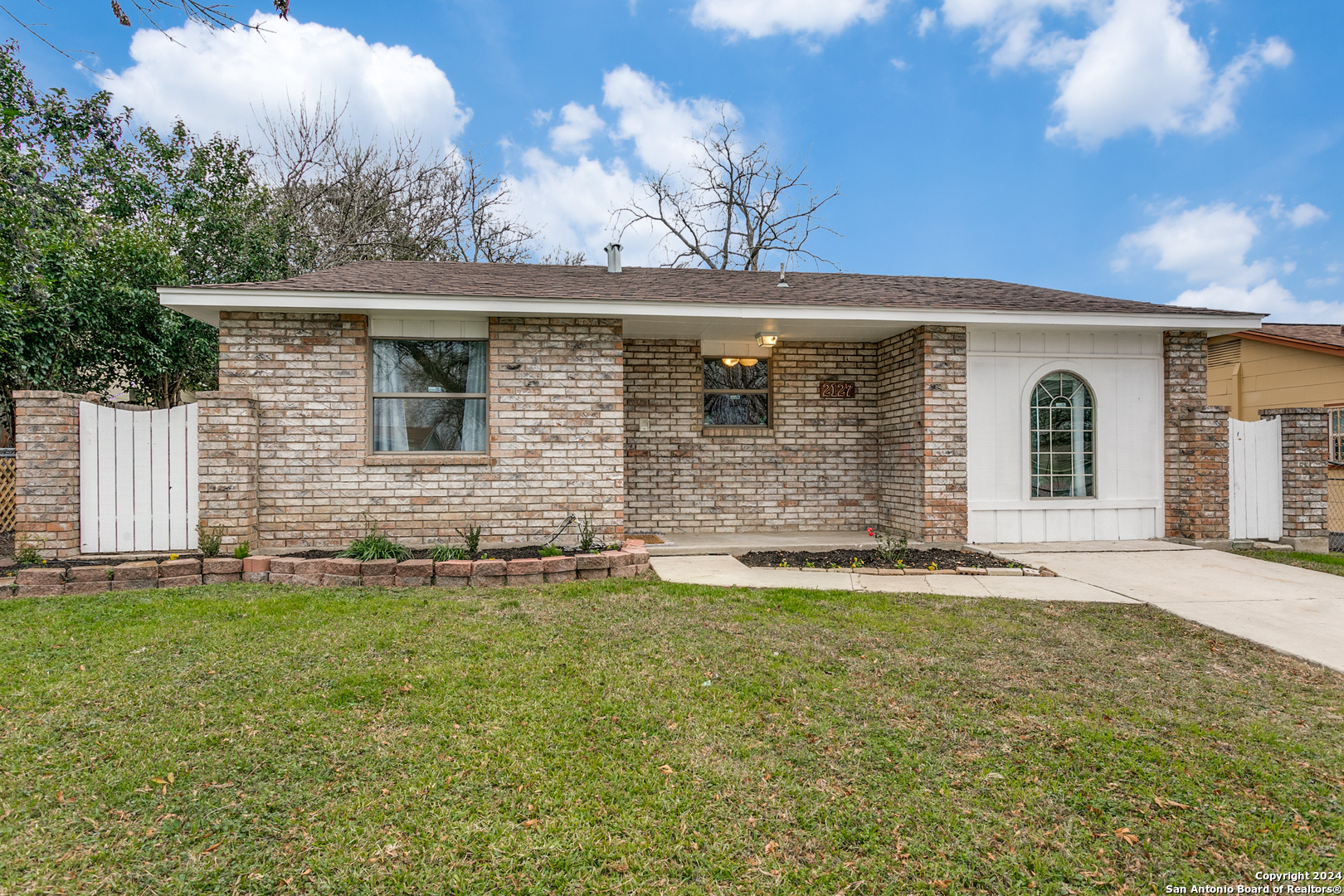 2127 Jim Bowie St