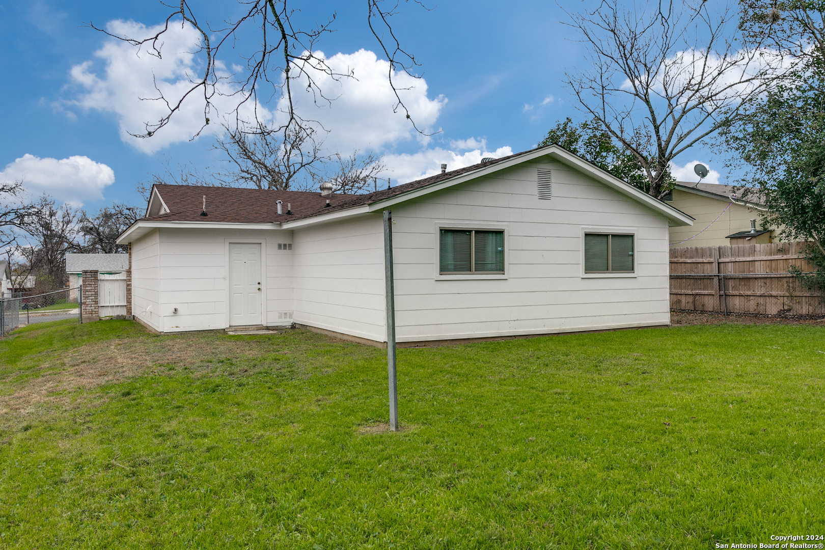 2127 Jim Bowie St