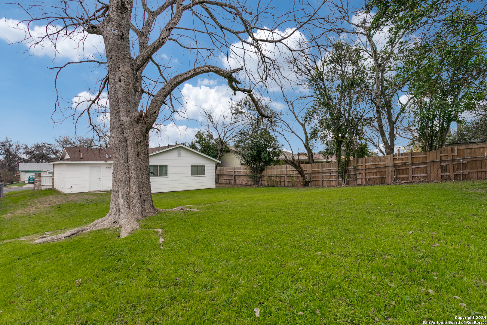 2127 Jim Bowie St