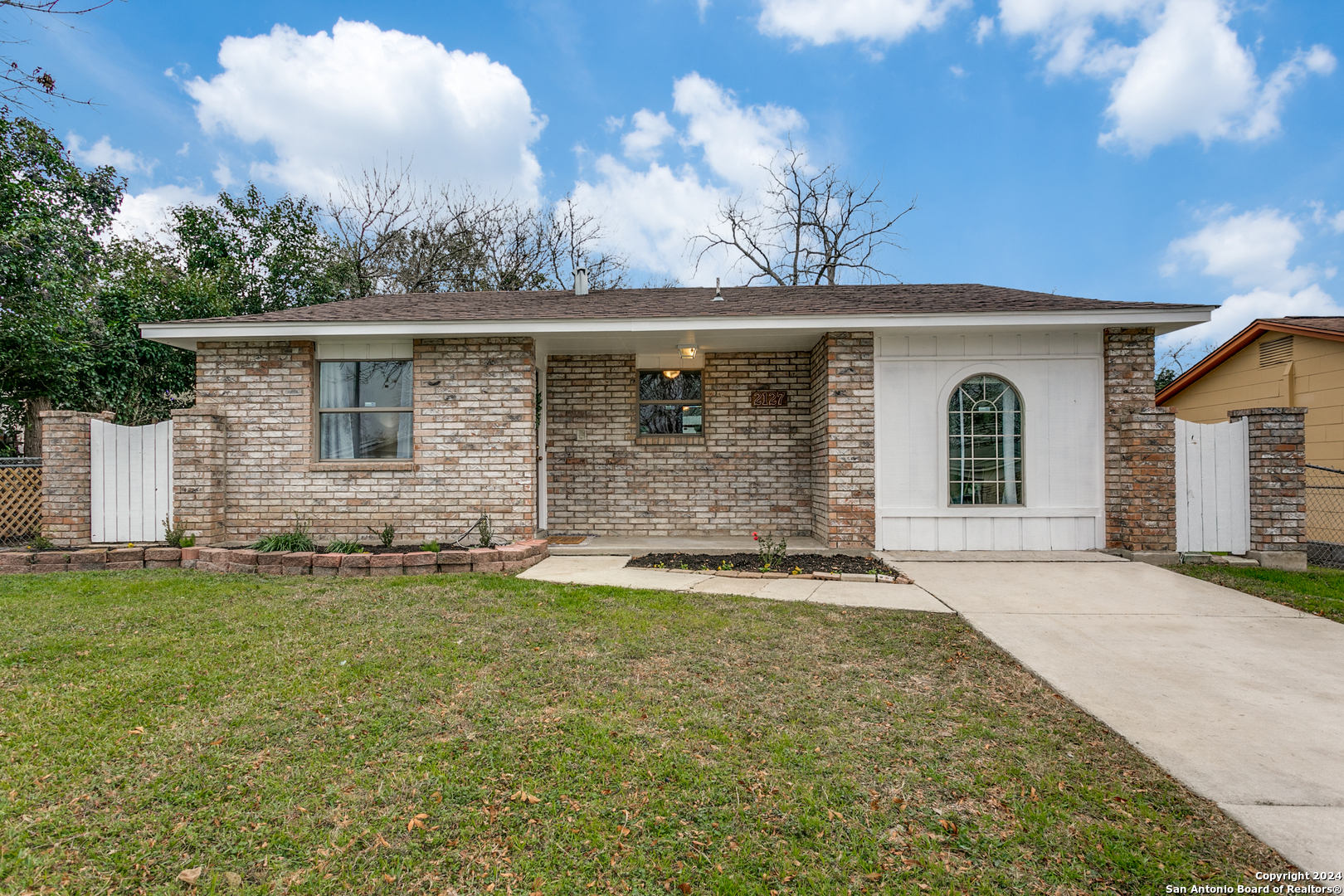 2127 Jim Bowie St