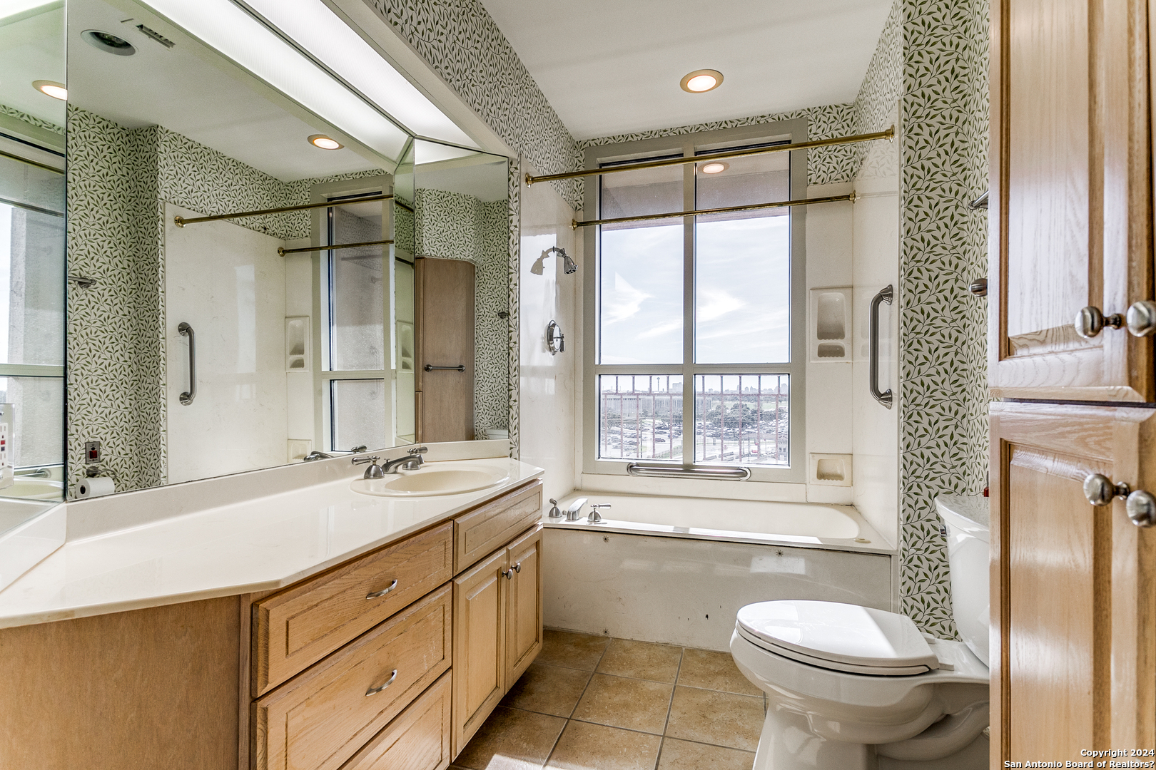 1 Towers Park Ln Unit: 812
