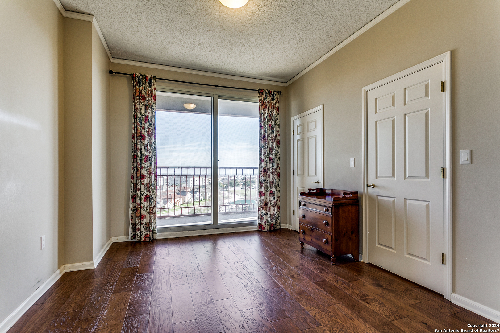 1 Towers Park Ln Unit: 812