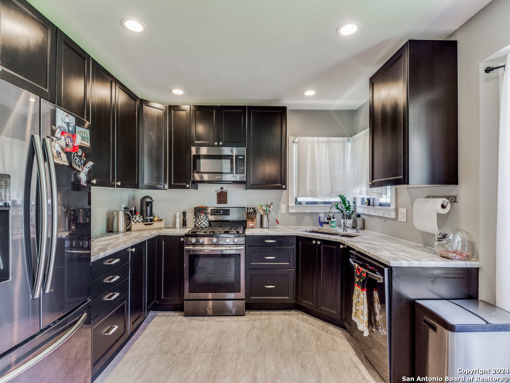 206 QUENTIN DR