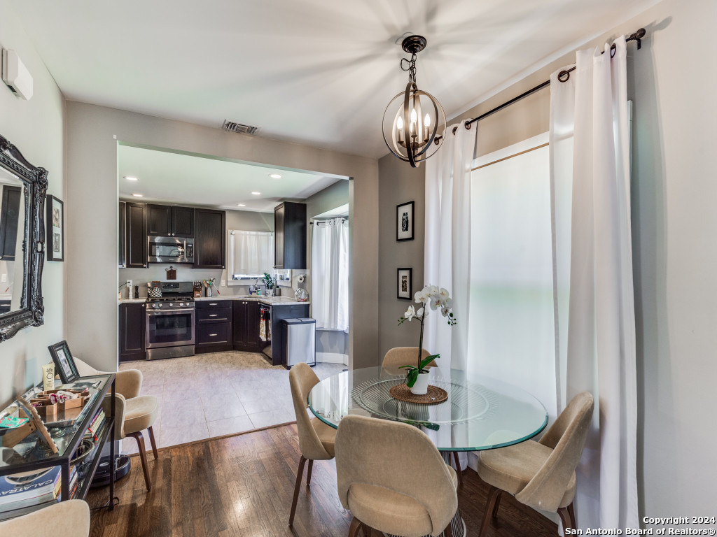 206 QUENTIN DR