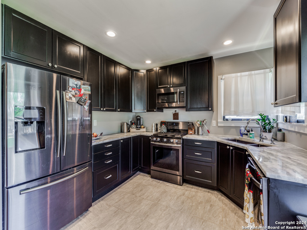 206 QUENTIN DR