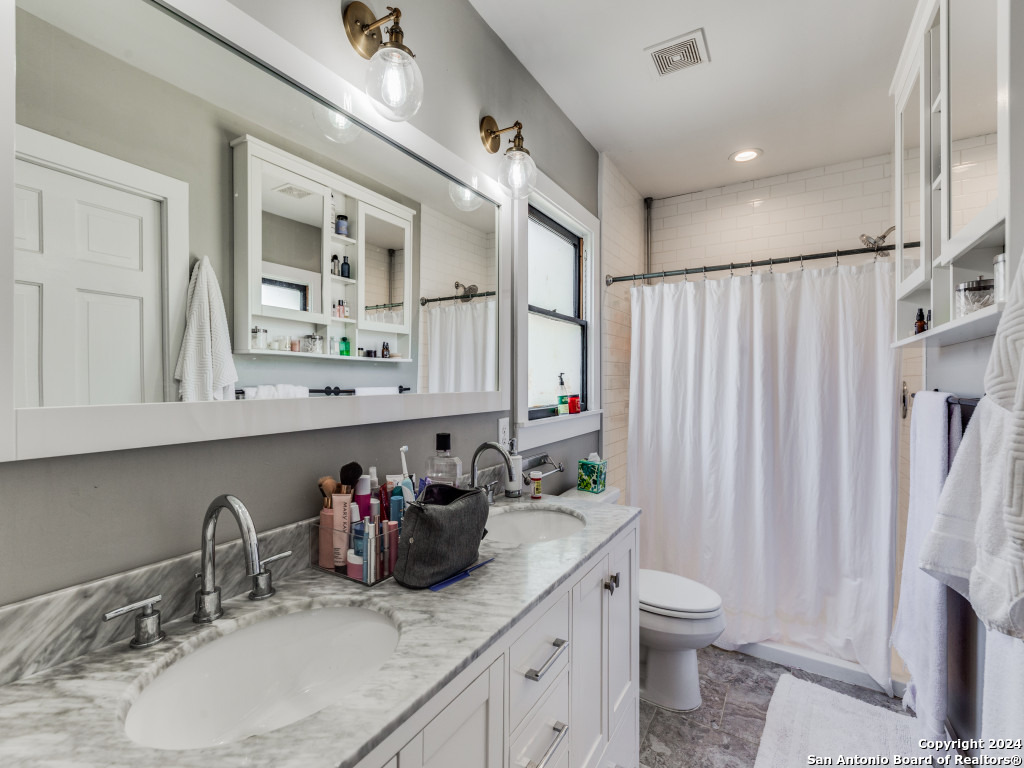 206 QUENTIN DR