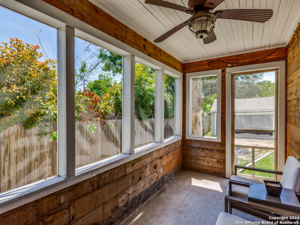 206 QUENTIN DR