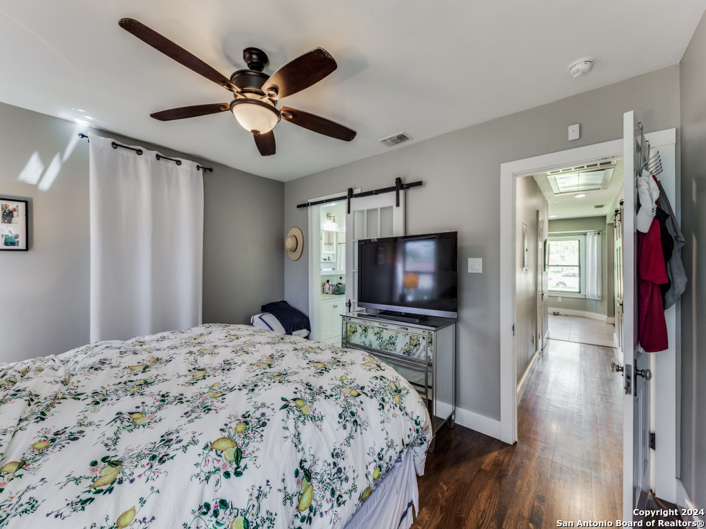 206 QUENTIN DR