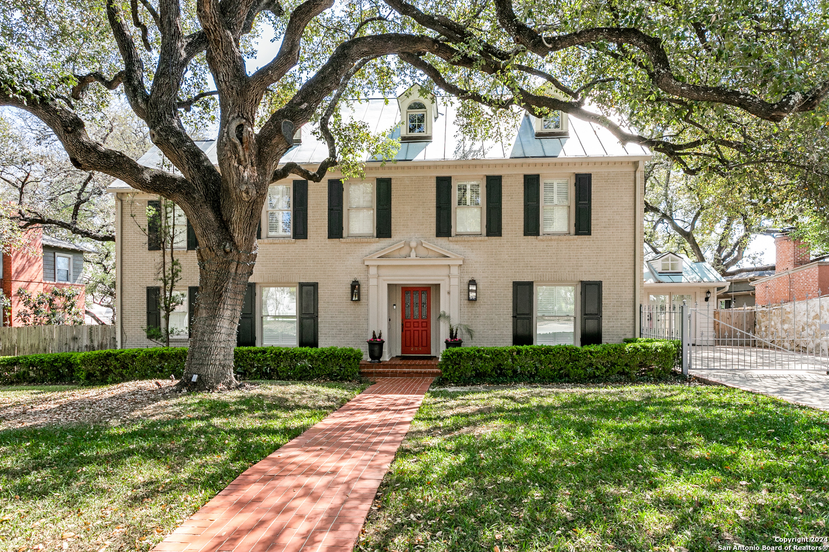 254 E SUMMIT AVE