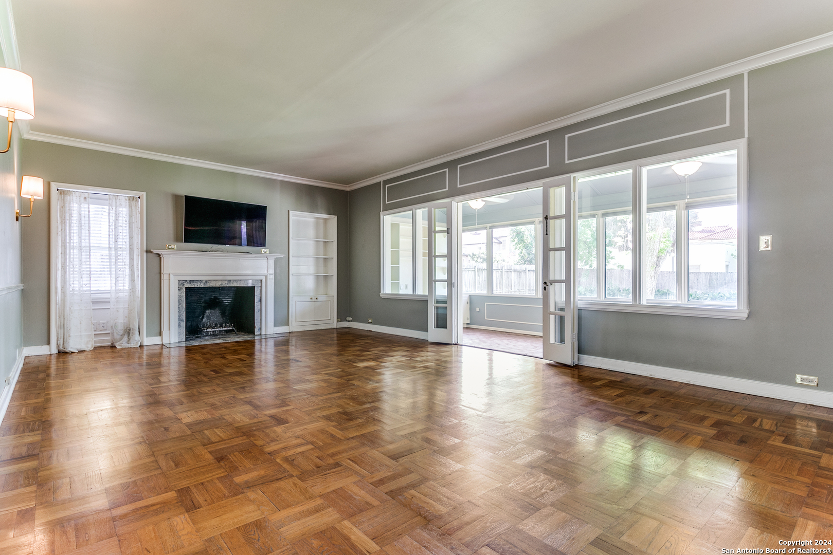 220 W GRAMERCY PL
