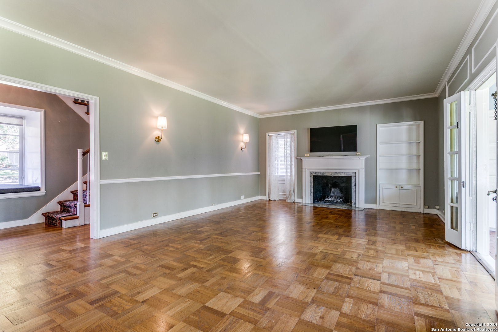 220 W GRAMERCY PL