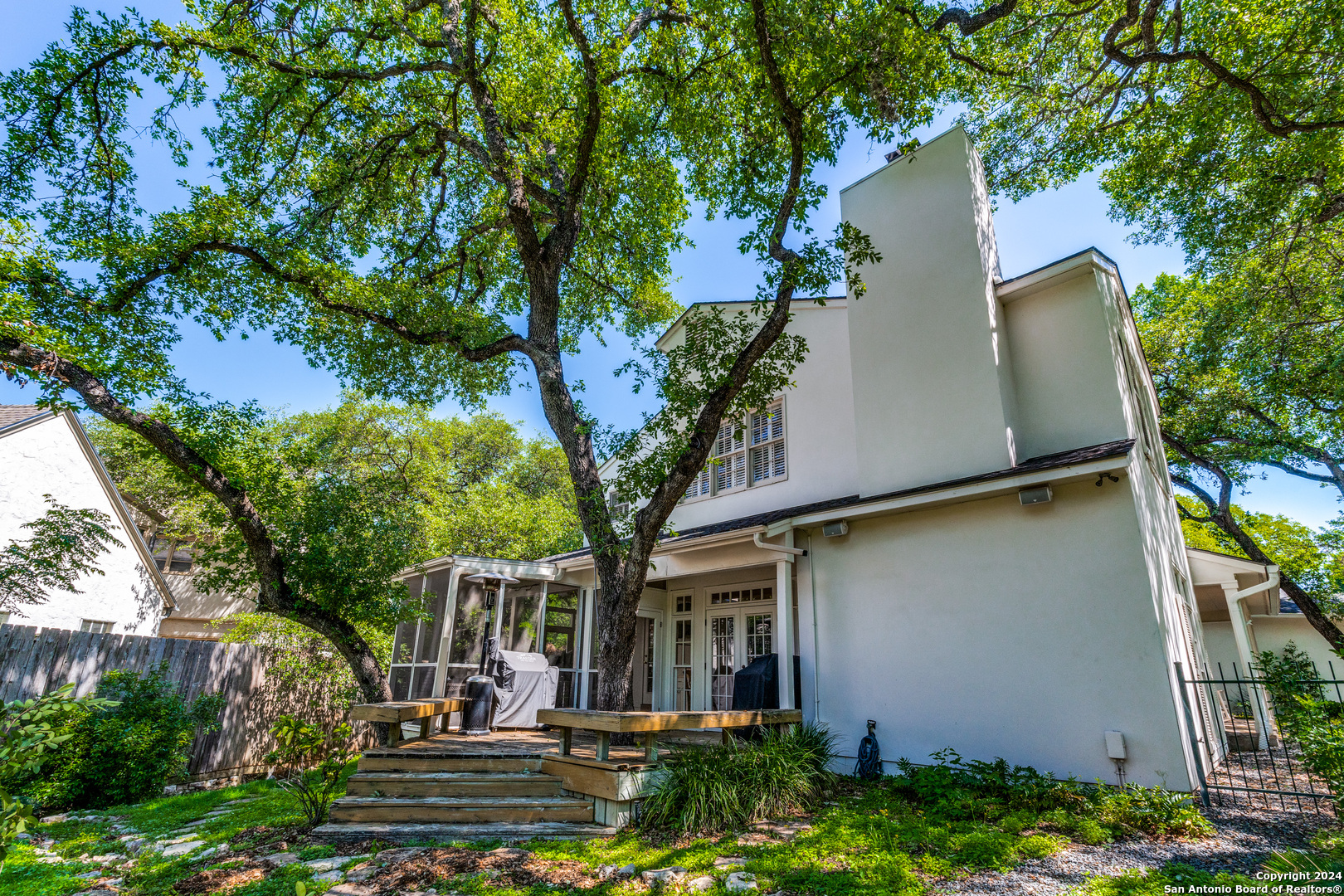 1 DORCHESTER PL