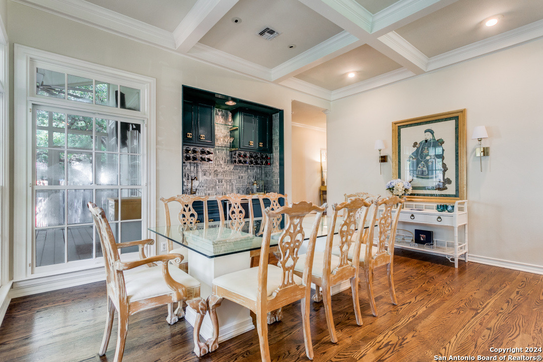 1 DORCHESTER PL