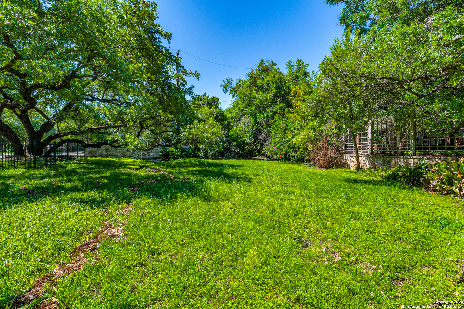 1 DORCHESTER PL