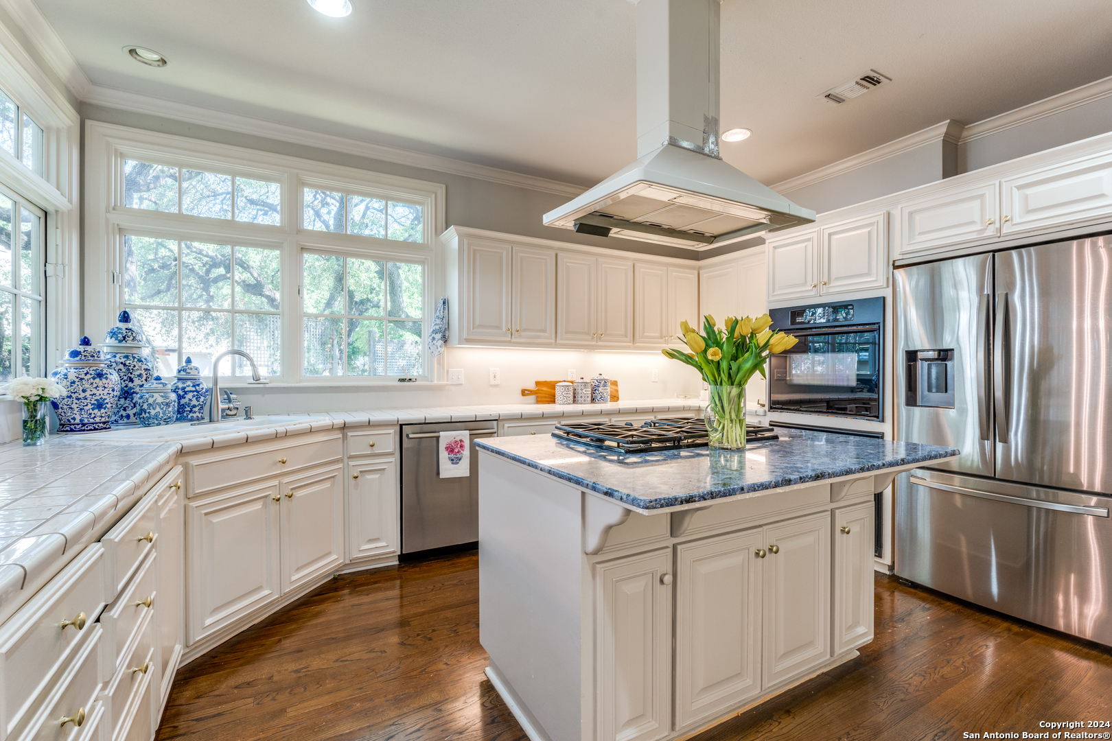 1 DORCHESTER PL