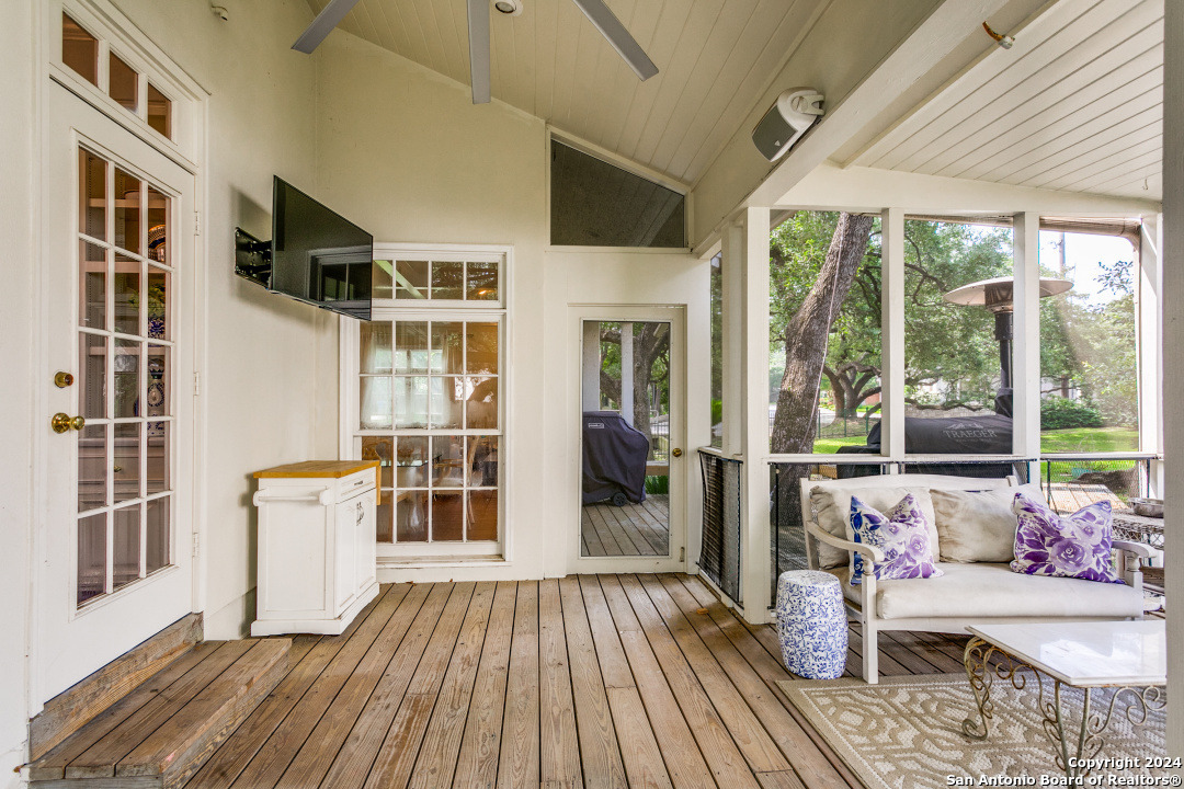 1 DORCHESTER PL