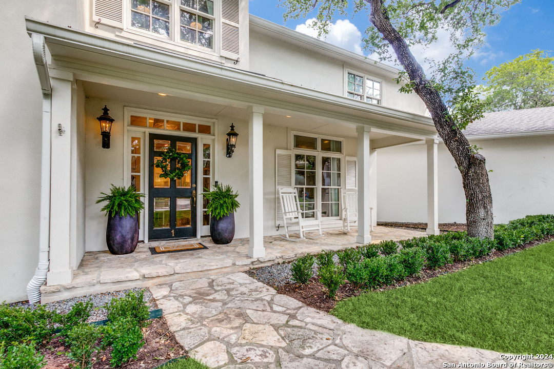 1 DORCHESTER PL
