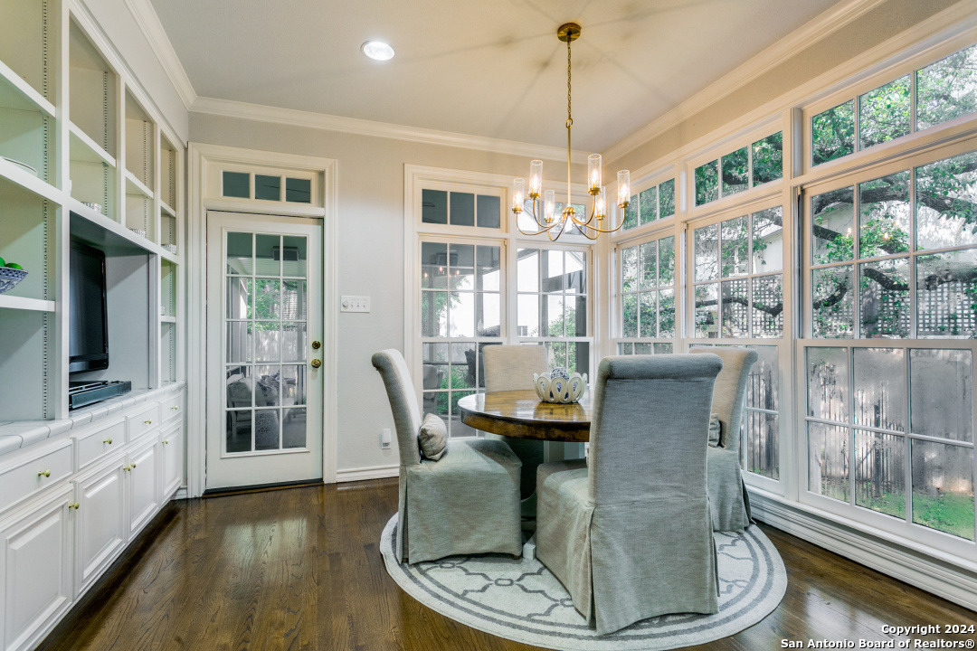 1 DORCHESTER PL