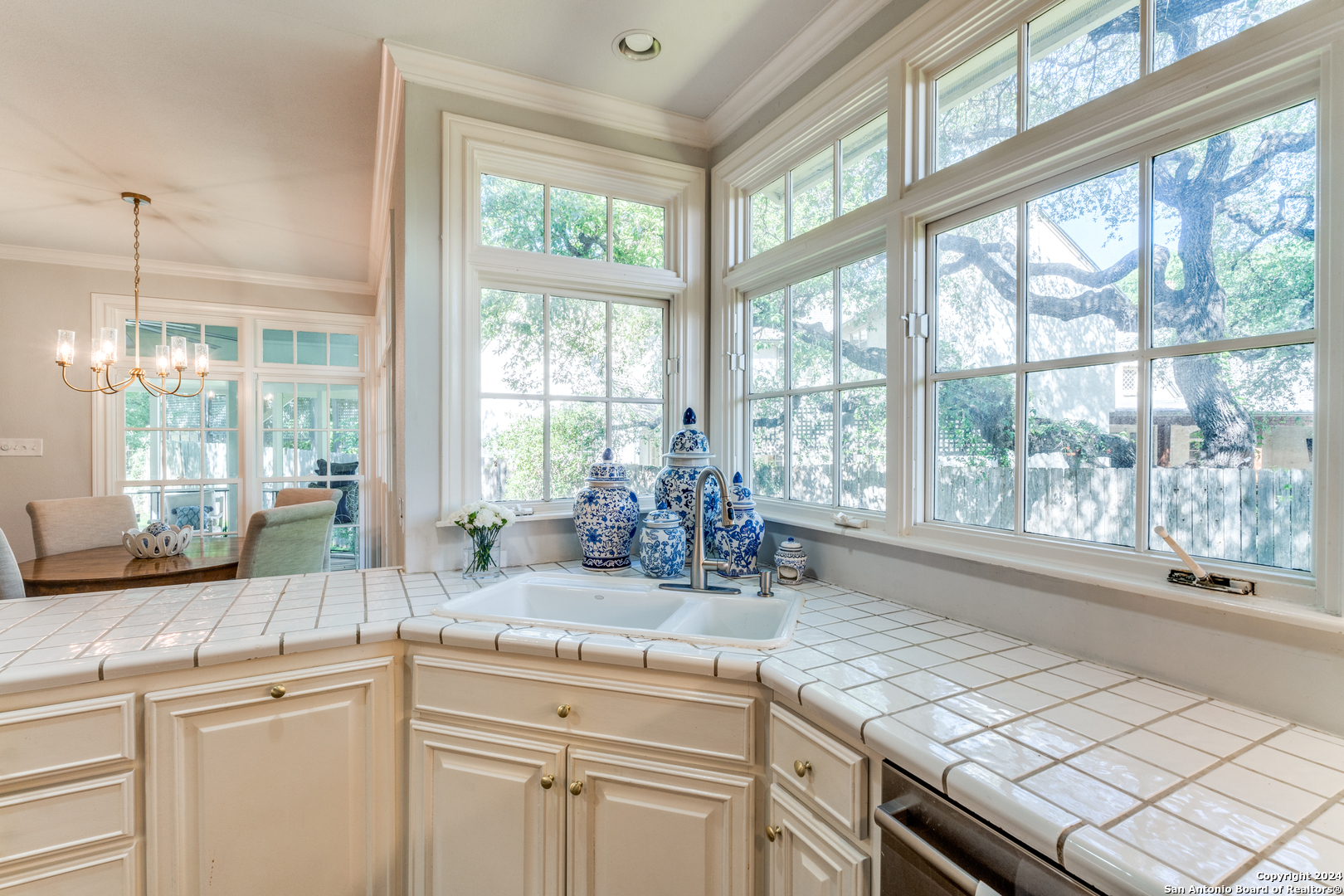 1 DORCHESTER PL
