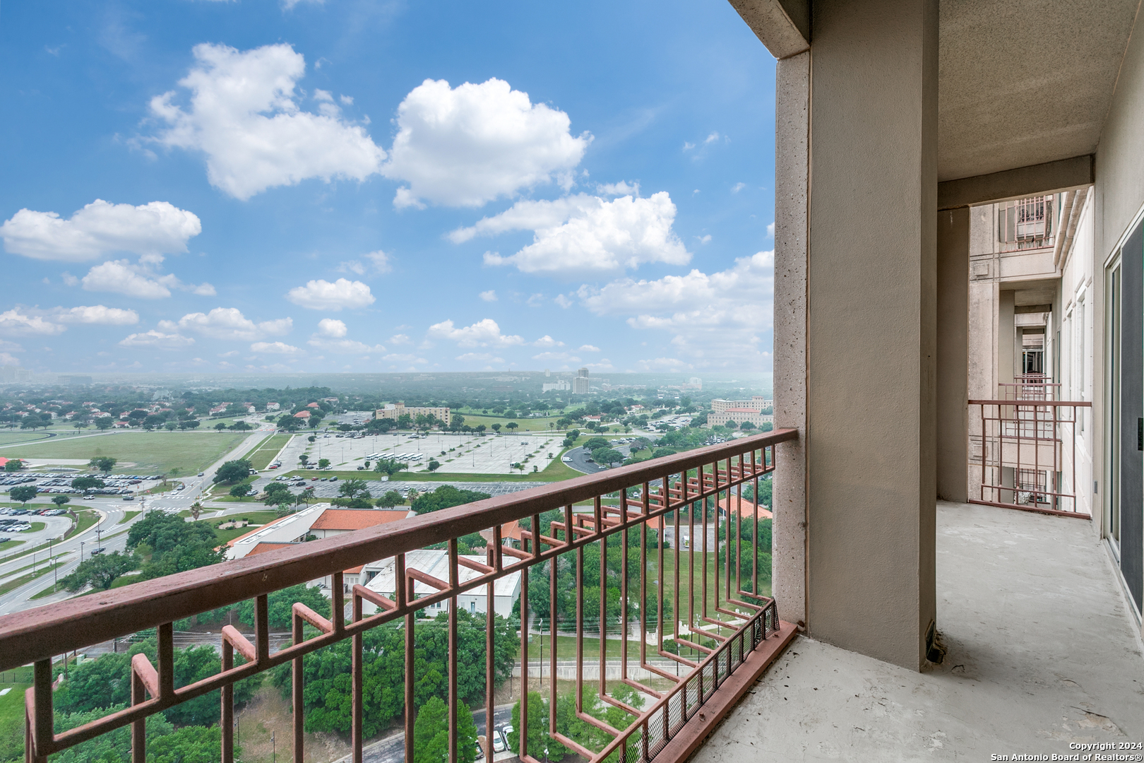 1 TOWERS PARK LN 2216