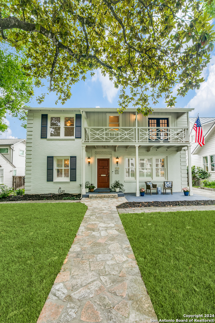 123 CLOVERLEAF AVE