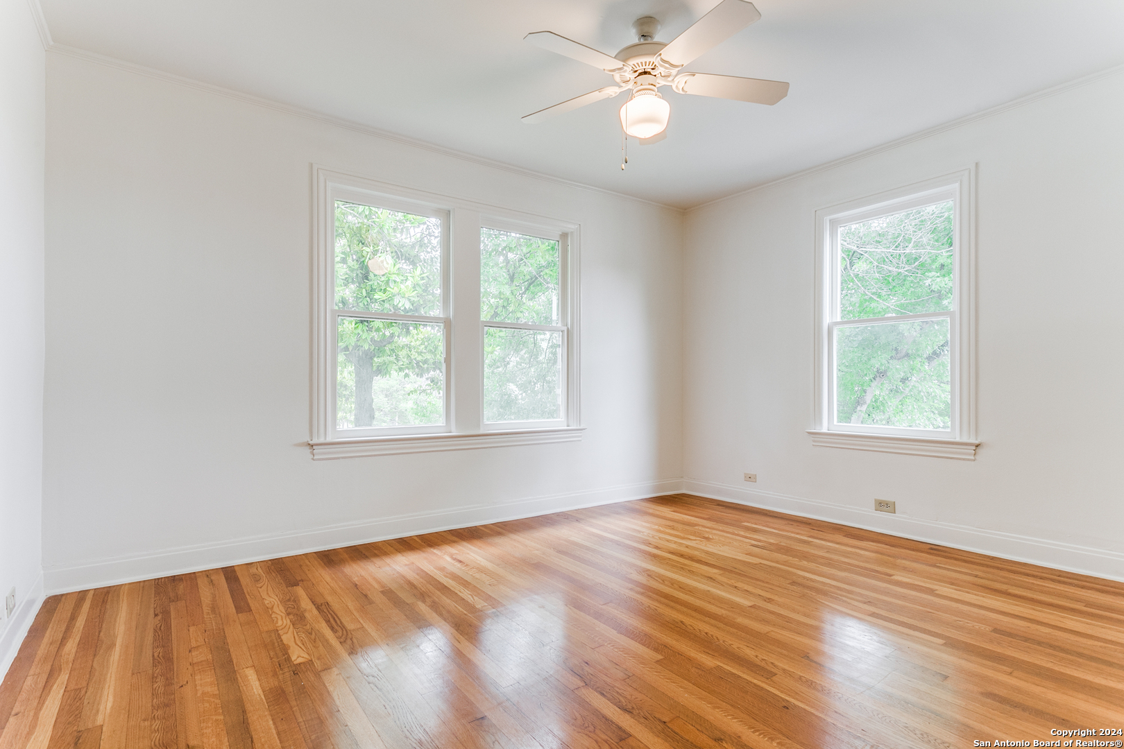 123 CLOVERLEAF AVE