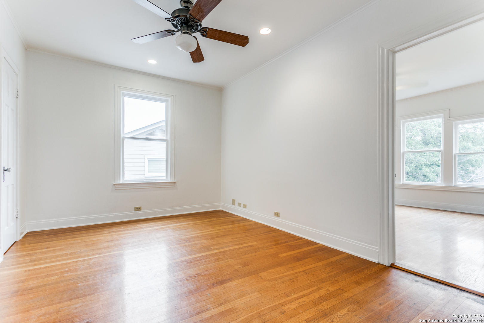 123 CLOVERLEAF AVE
