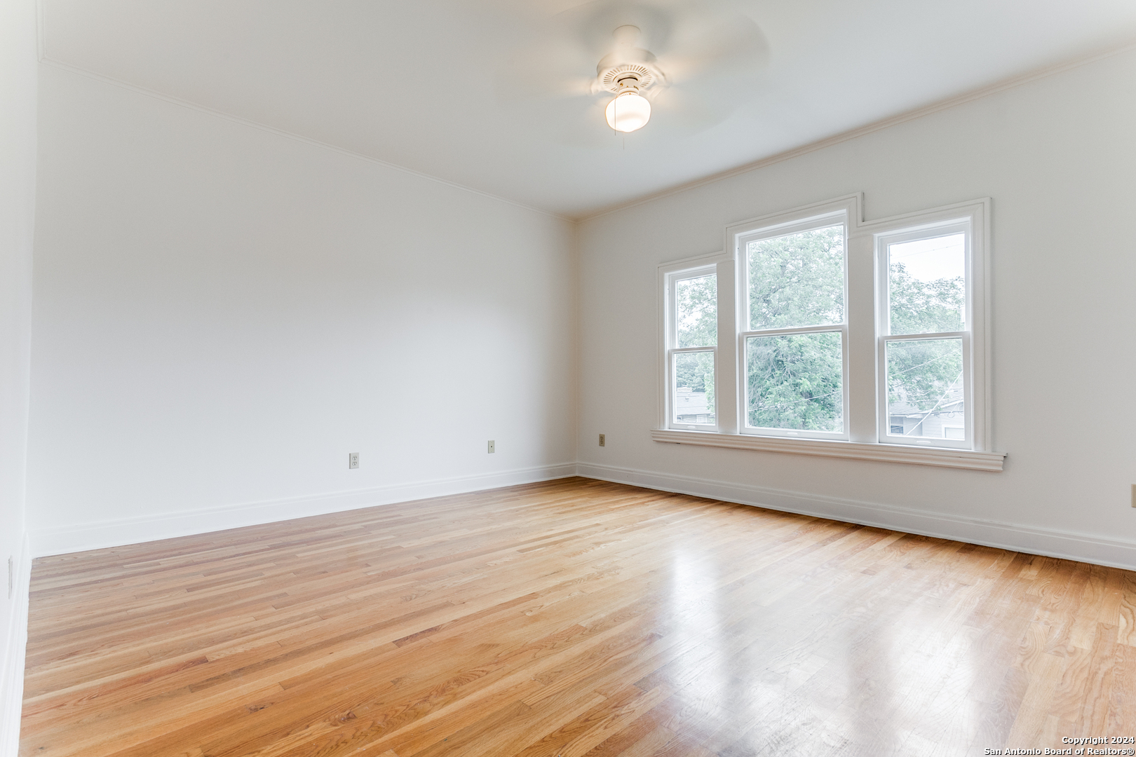 123 CLOVERLEAF AVE