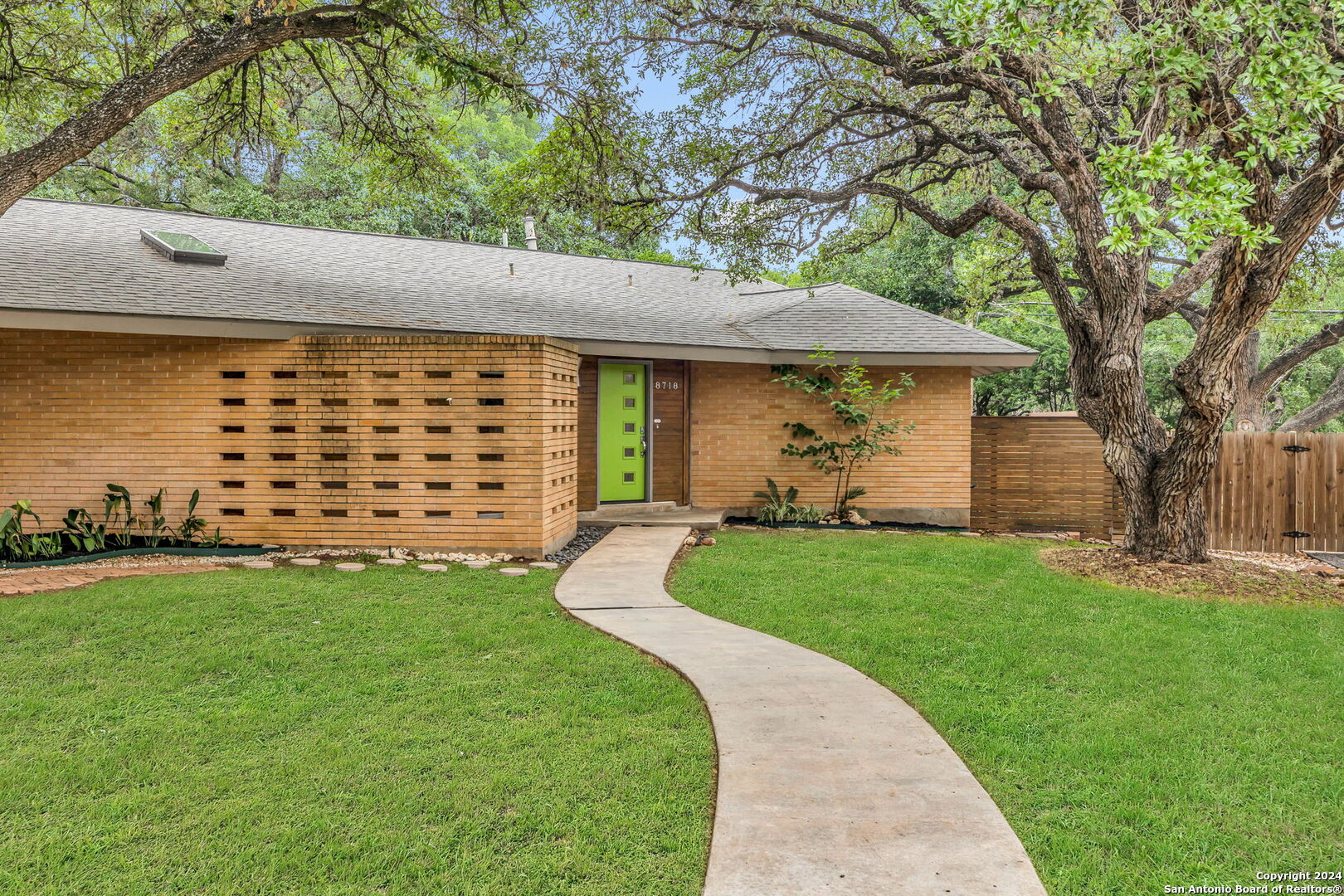 8718 CHARRO LN