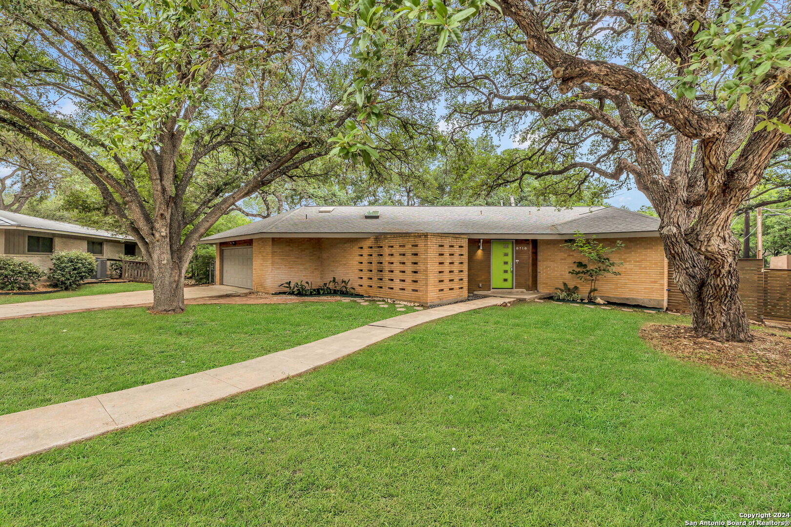 8718 CHARRO LN